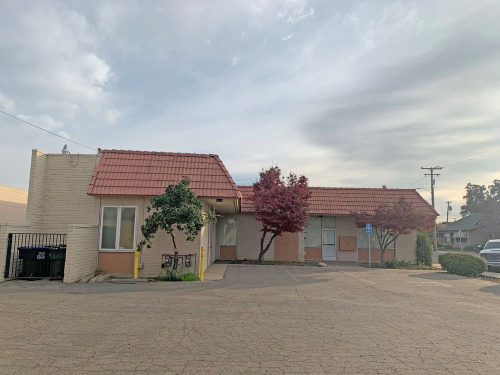 Professional Office Spaces Available in Visalia, CA: 636 W Oak Ave, Visalia, CA 93291